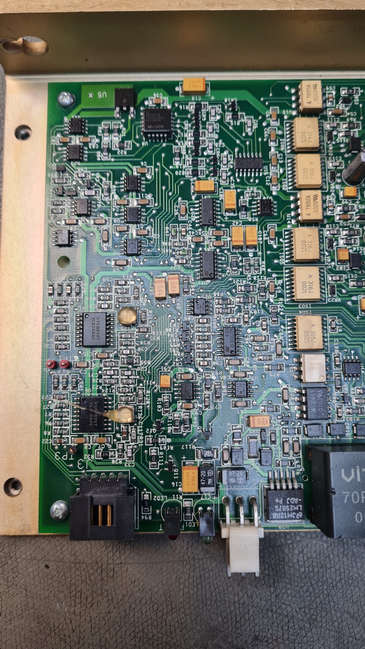 4015P-B or 32-4015P-B Haas Servo Amplifier vor der Reparatur 4