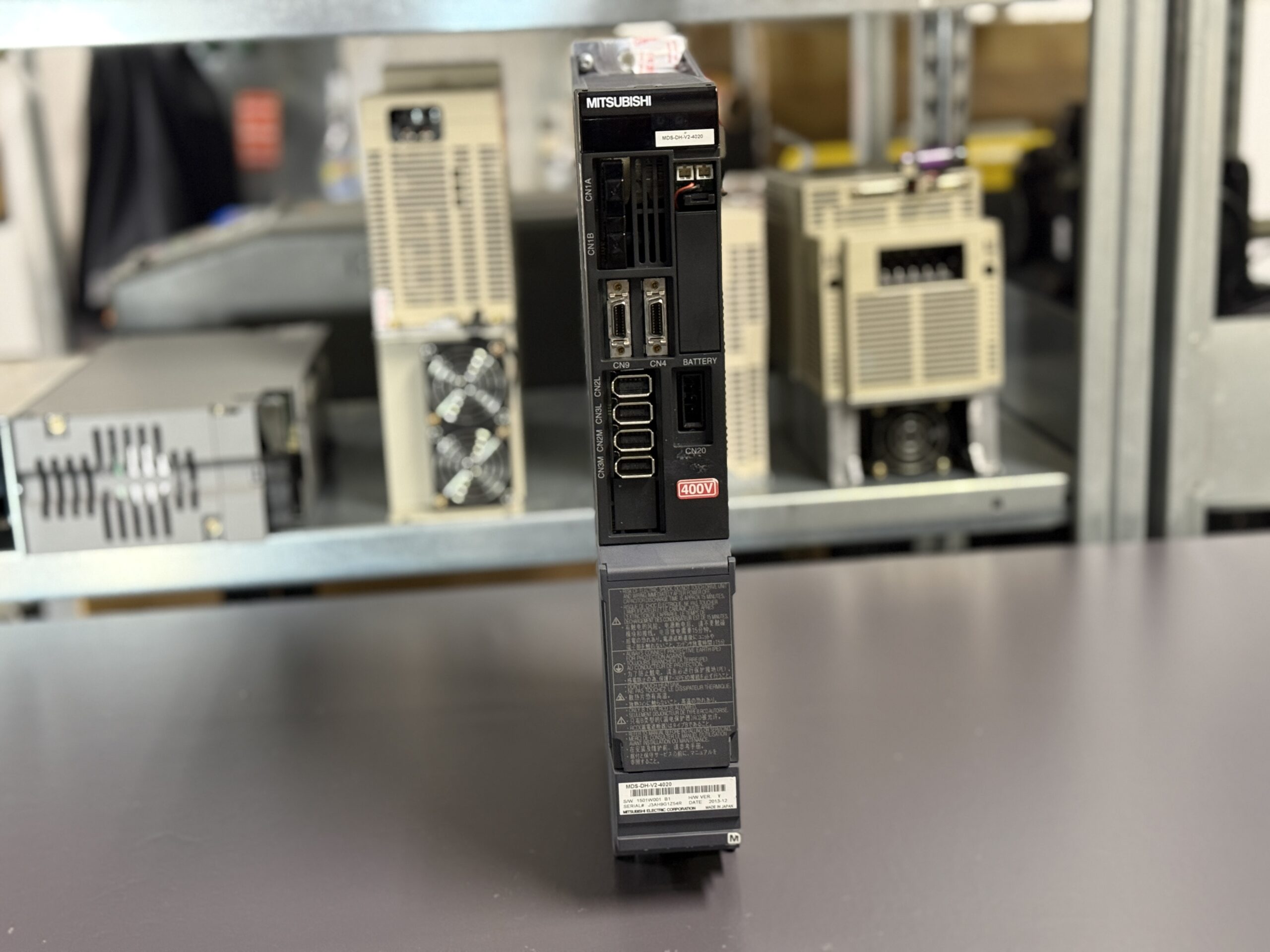 Mitsubishi MDS-DH-V2-4020 AC Sevo Drive Unit Frontansicht