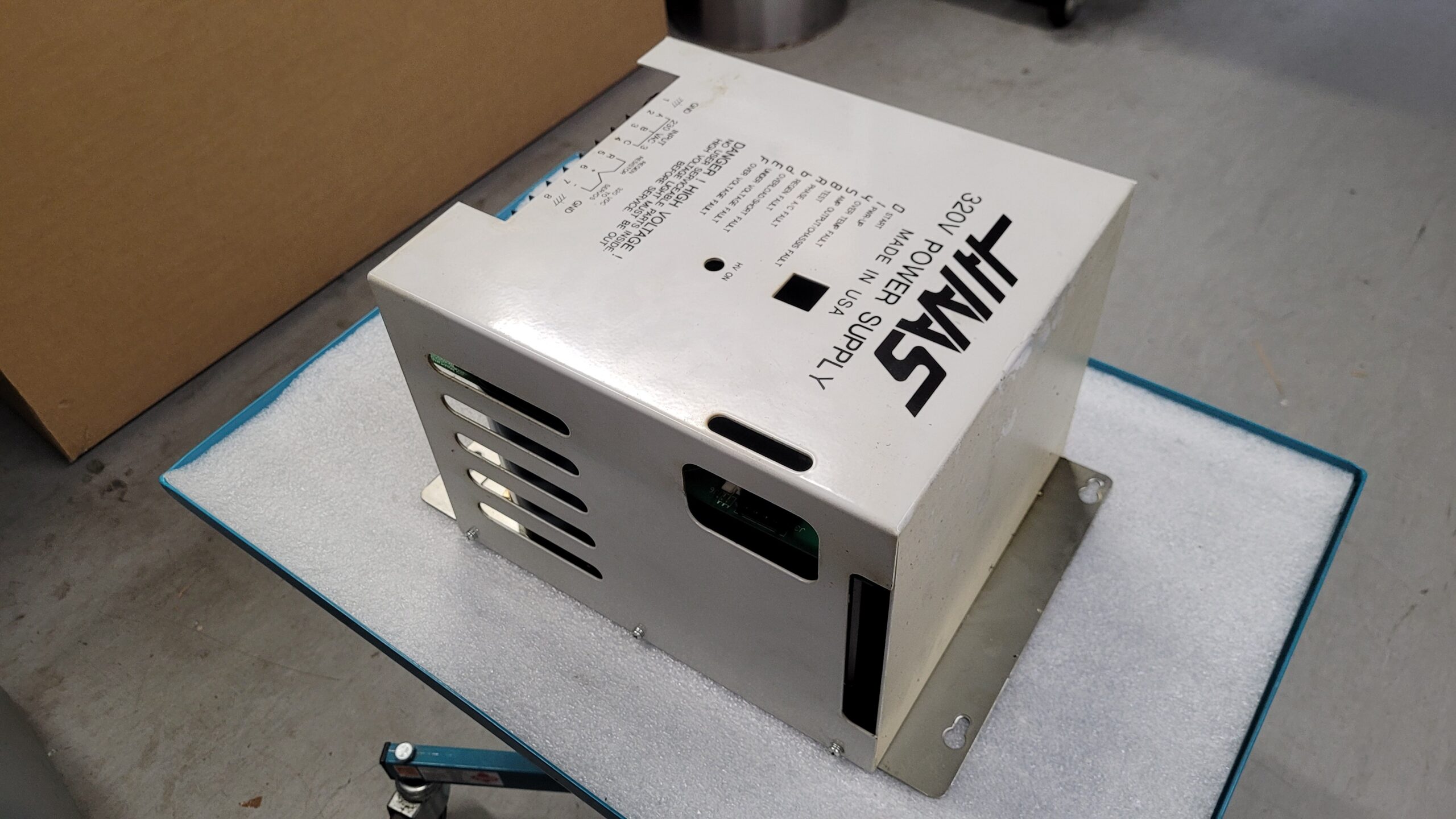 Haas 320V Power Supply 93-69-2000C vor der Reparatur 2