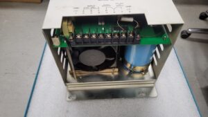 Haas 320V Power Supply 93-69-2000C vor der Reparatur 3