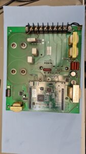 Haas 320V Power Supply 93-69-2000C vor der Reparatur Platinenansicht