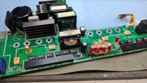 Mitsubishi MDS-C1-V2-7045 Servo Drive Unit Falsche Elkos verbaut vom Vorgänger