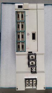Mitsubishi MDS-C1-V2-7045 Servo Drive Unit vor der Reparatur 1
