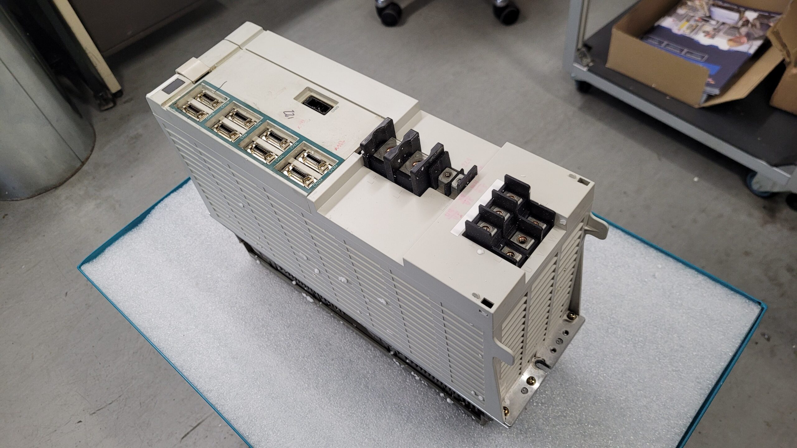 Mitsubishi MDS-C1-V2-7045 Servo Drive Unit vor der Reparatur 2