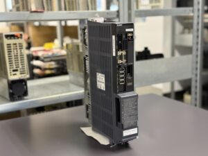 Mitsubishi MDS-D2-V2-8040 Servo Drive Unit Hauptbild 1