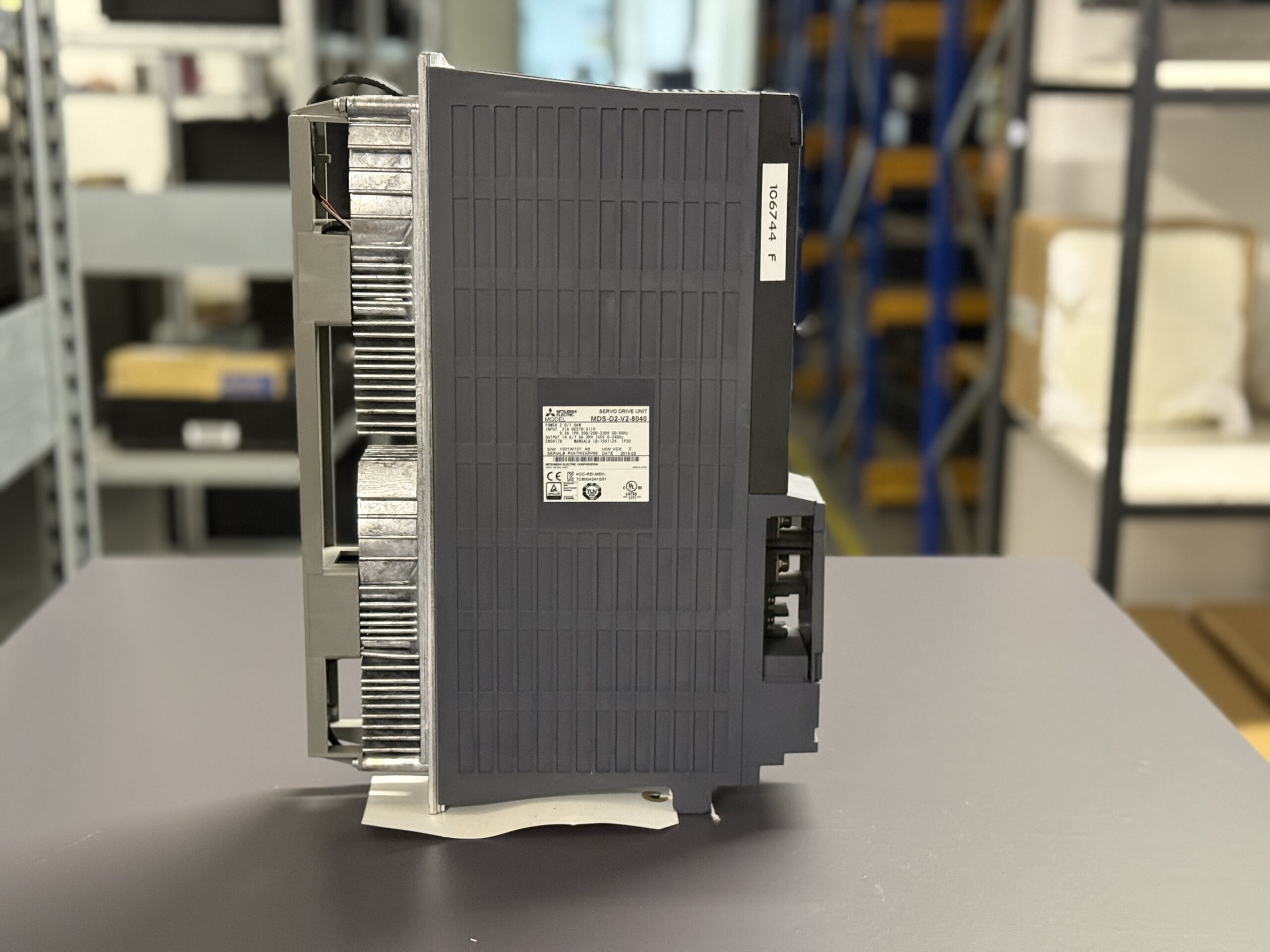 Mitsubishi MDS-D2-V2-8040 Servo Drive Unit Seite 1