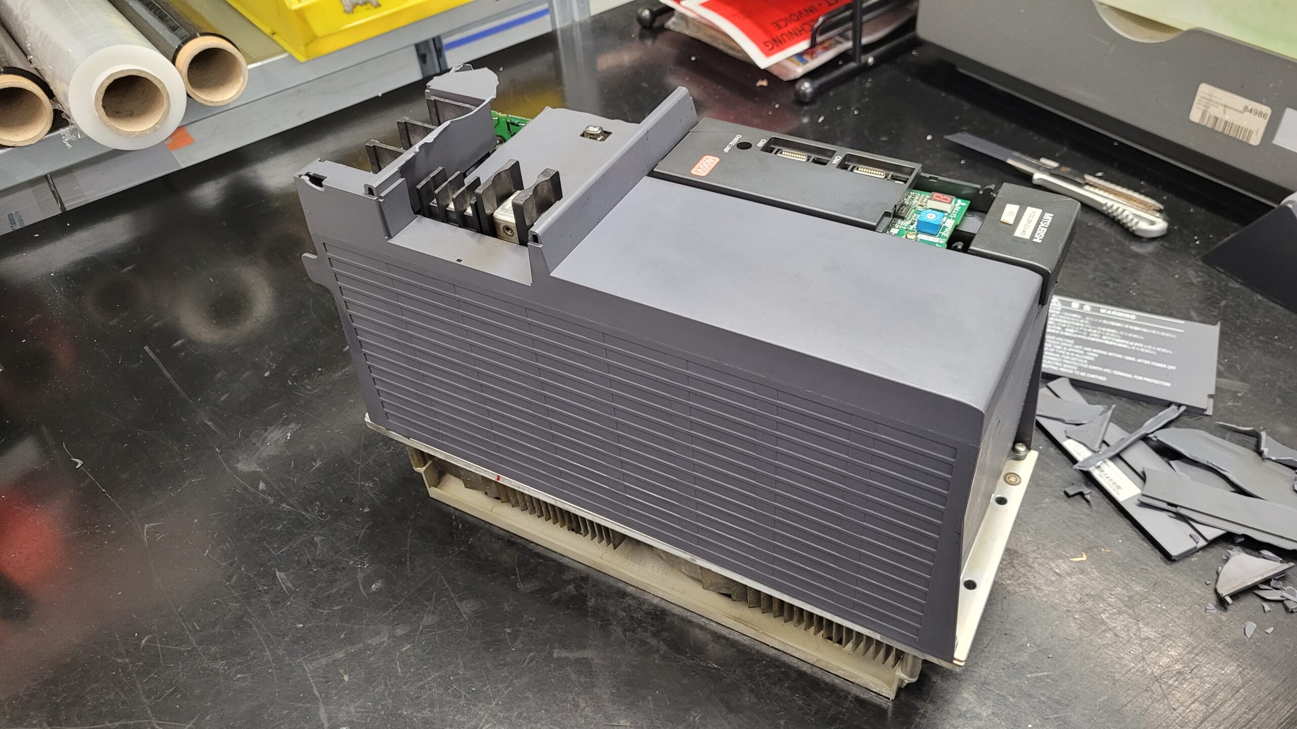 Mitsubishi MDS-DH-CV-450 Power Supply Unit vor der Reparatur 2