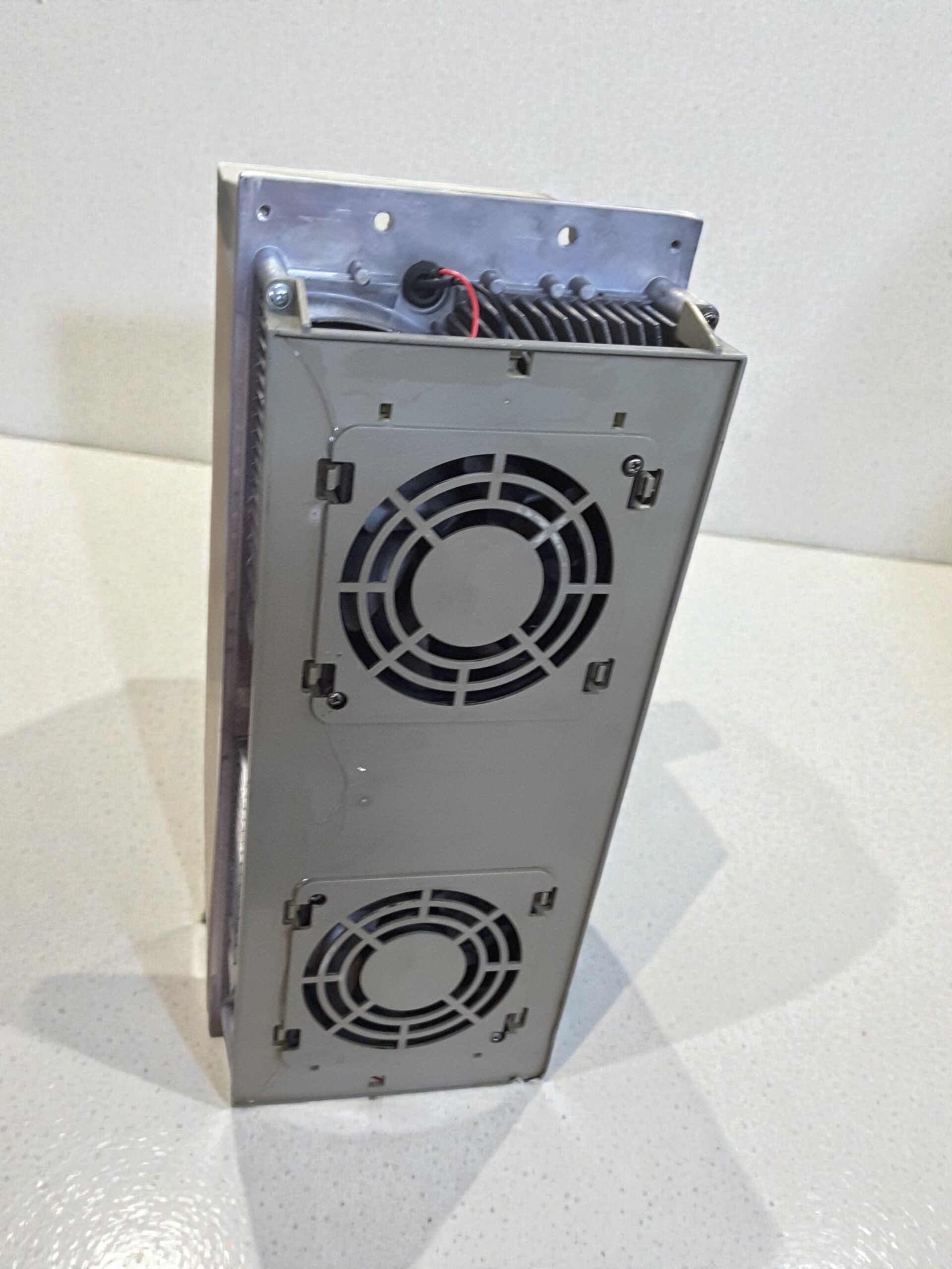 Mitsubishi Power supply MDS-C1-CV-370 Ansicht Lüftereinheit