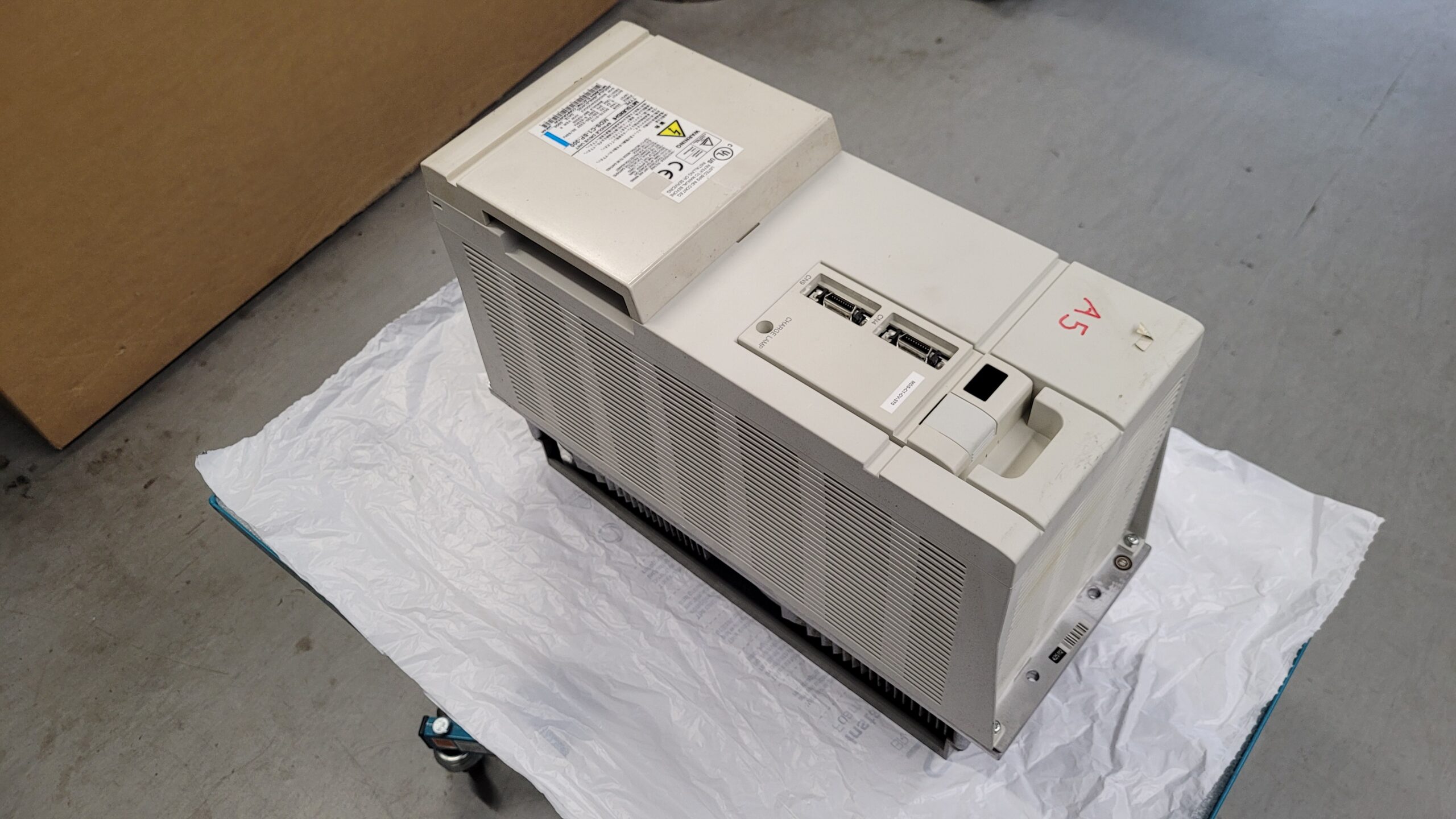 Mitsubishi Power supply MDS-C1-CV-370 vor der Reparatur 2