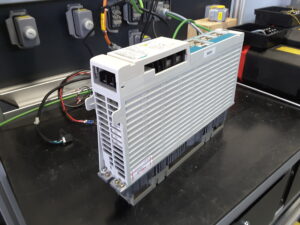 Mitsubishi Servo Drive Unit MDS-C1-V2-2020 auf dem Testplatz 2
