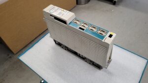 Mitsubishi Servo Drive Unit MDS-C1-V2-2020 vor der reparatur 1