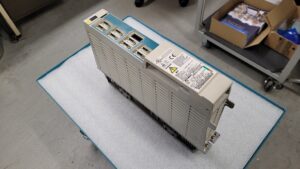 Mitsubishi Servo Drive Unit MDS-C1-V2-2020 vor der reparatur 2