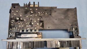 Mitsubishi Spindle Drive Unit MDS-D-SP-40 dreck und ölfilm