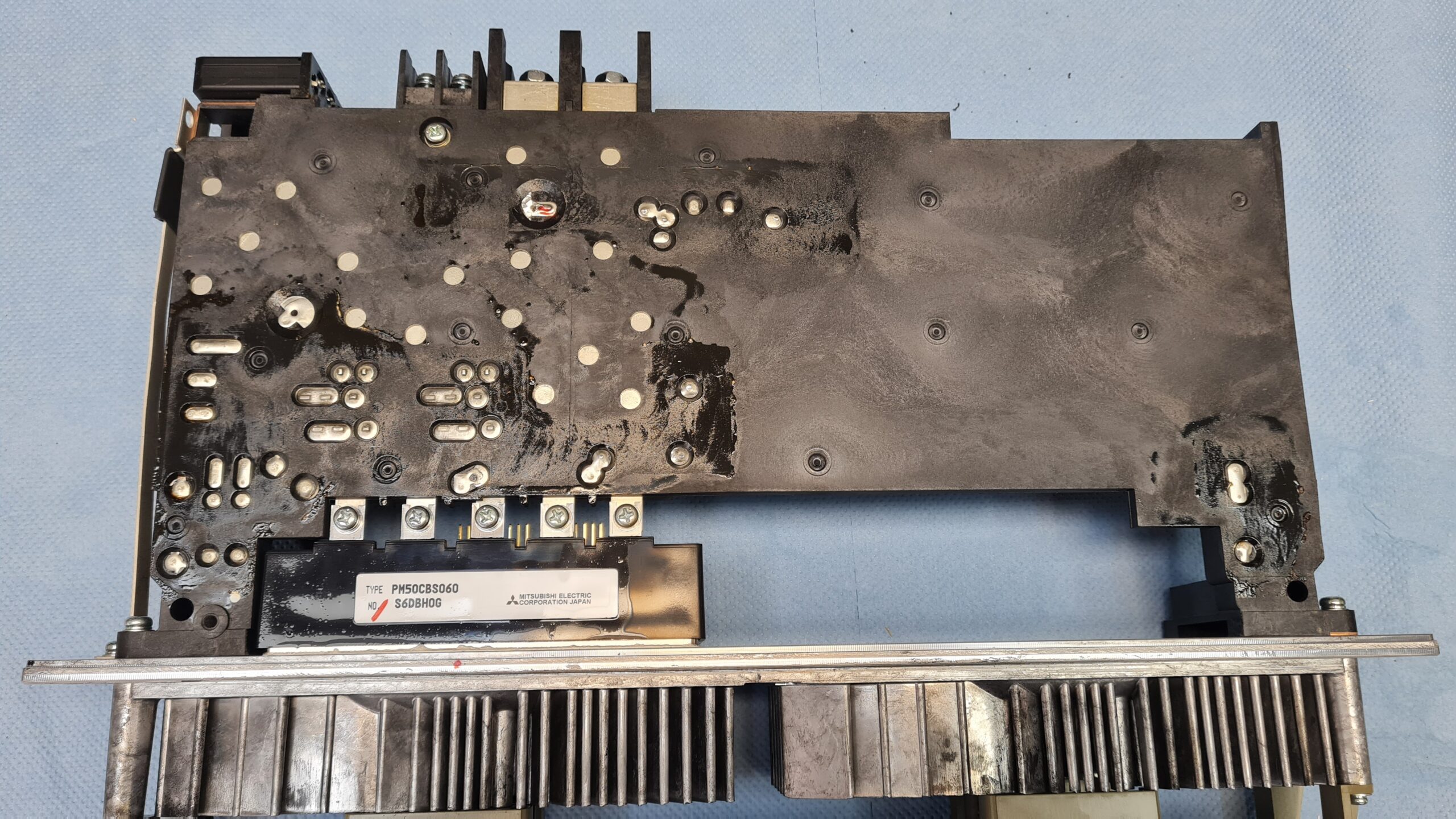 Mitsubishi Spindle Drive Unit MDS-D-SP-40 dreck und ölfilm