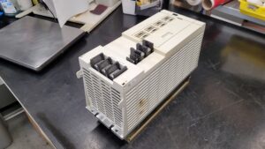 Mitsubishi Spindle Unit MDS-C1-SPX-220 or MDSC1SPX-220 vor der Reparatur 2