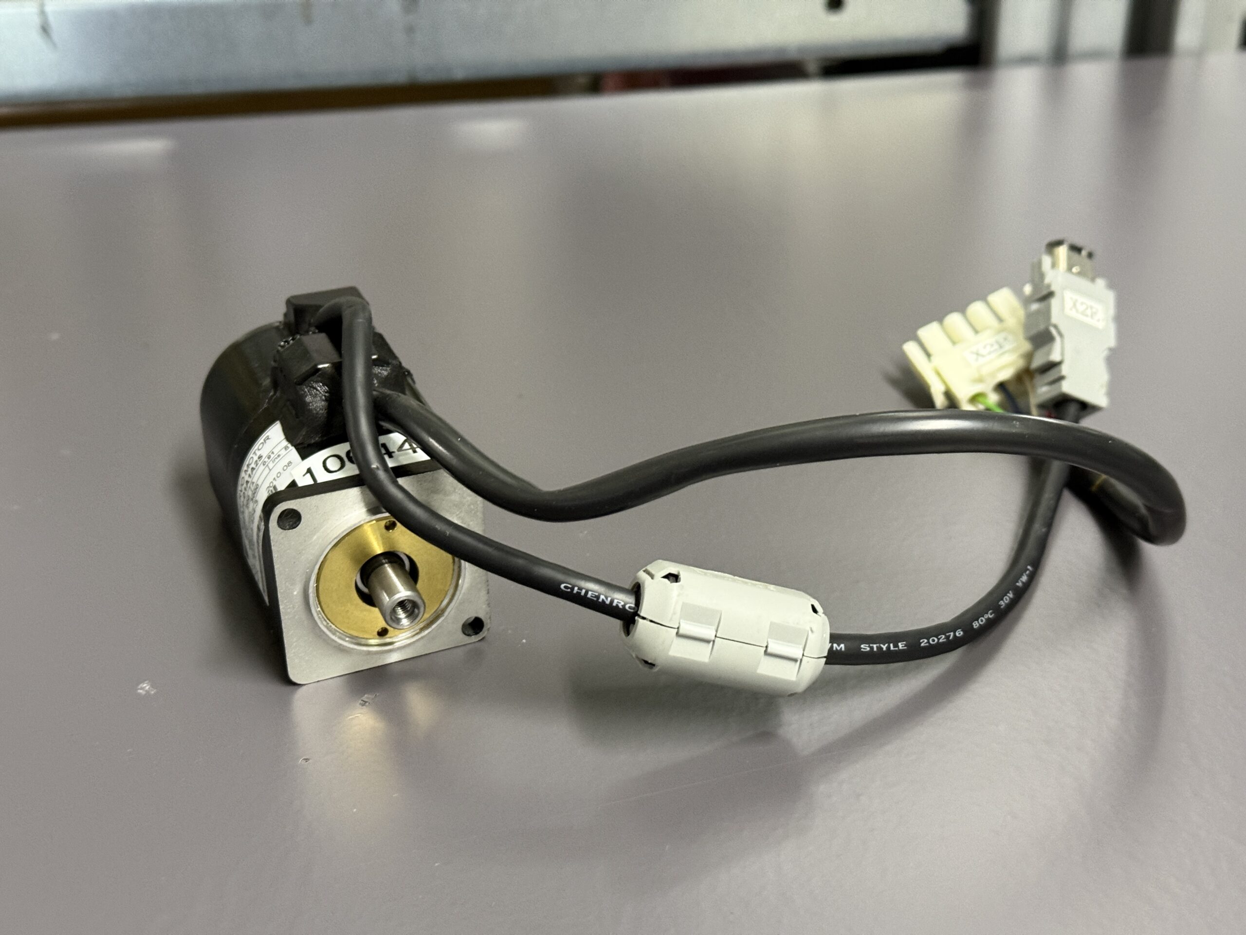 Yaskawa AC Servo Motor SGMAH-01A1A2S Seite 1