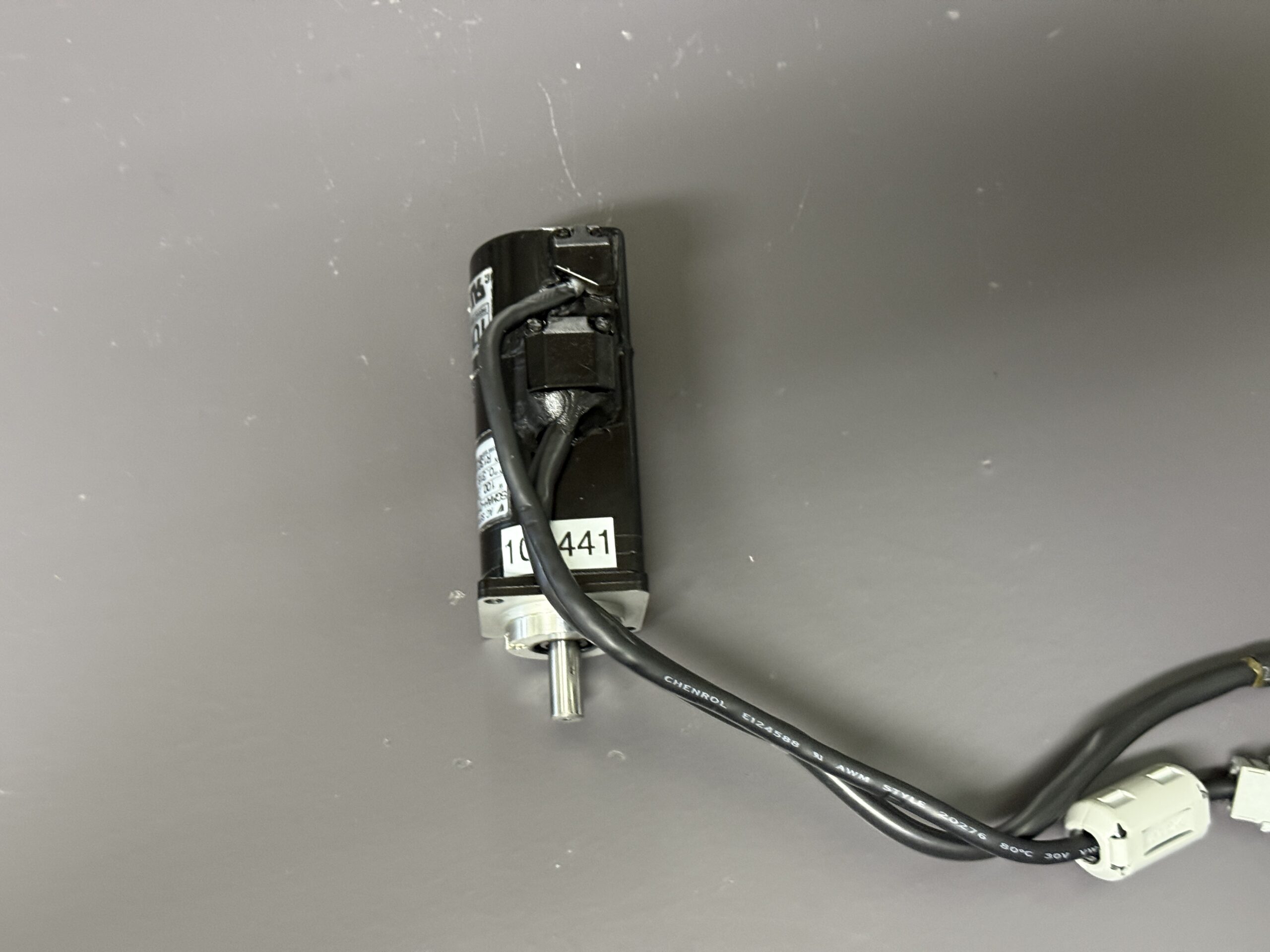 Yaskawa AC Servo Motor SGMAH-01A1A2S von oben