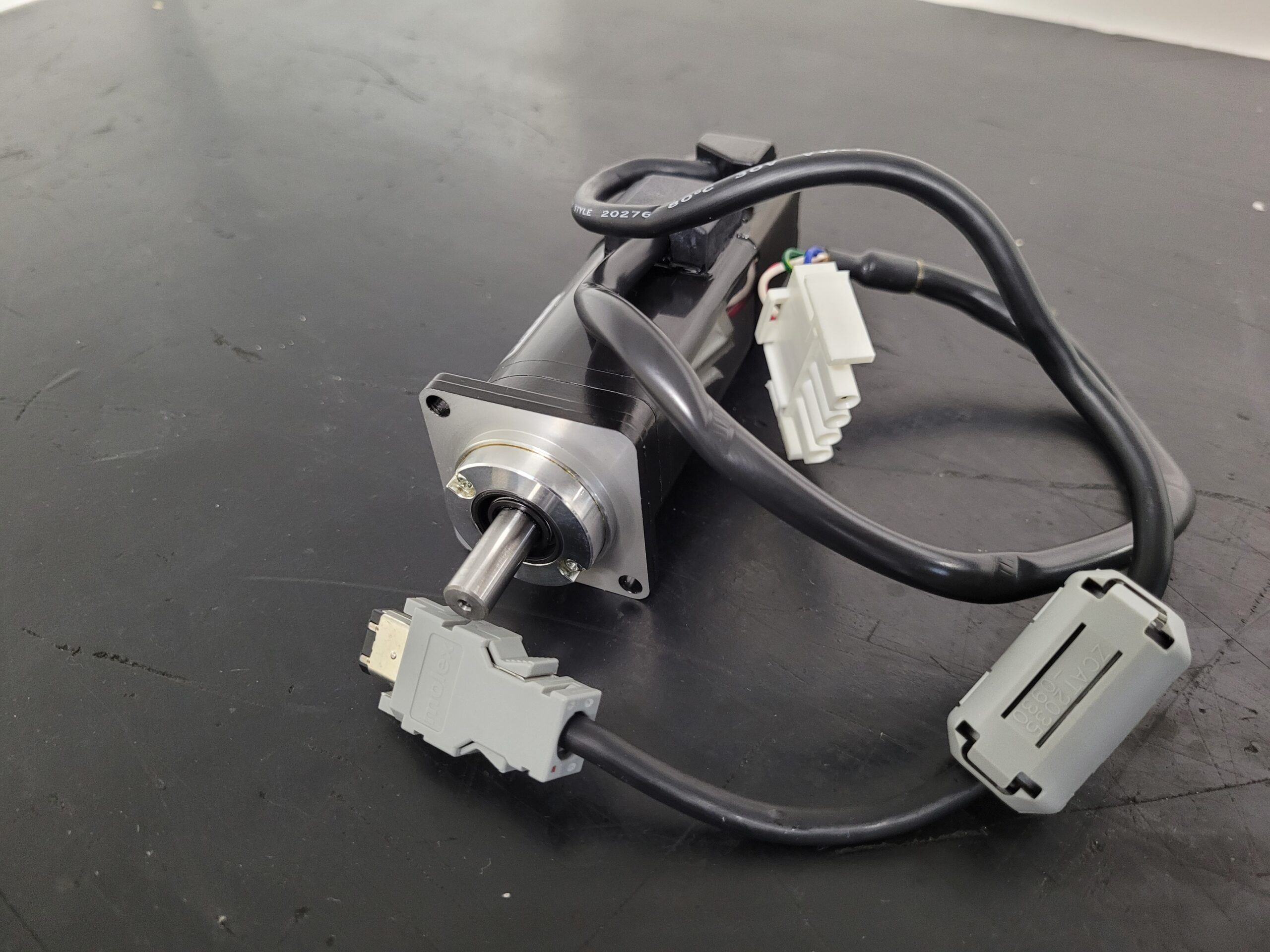 Yaskawa AC Servo Motor SGMAH-01A1A2S vor der Reparatur 1