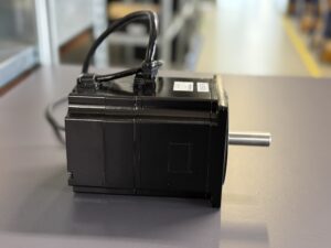 Yaskawa AC Servo Motor SGMP-15AWYR12 Seite 1