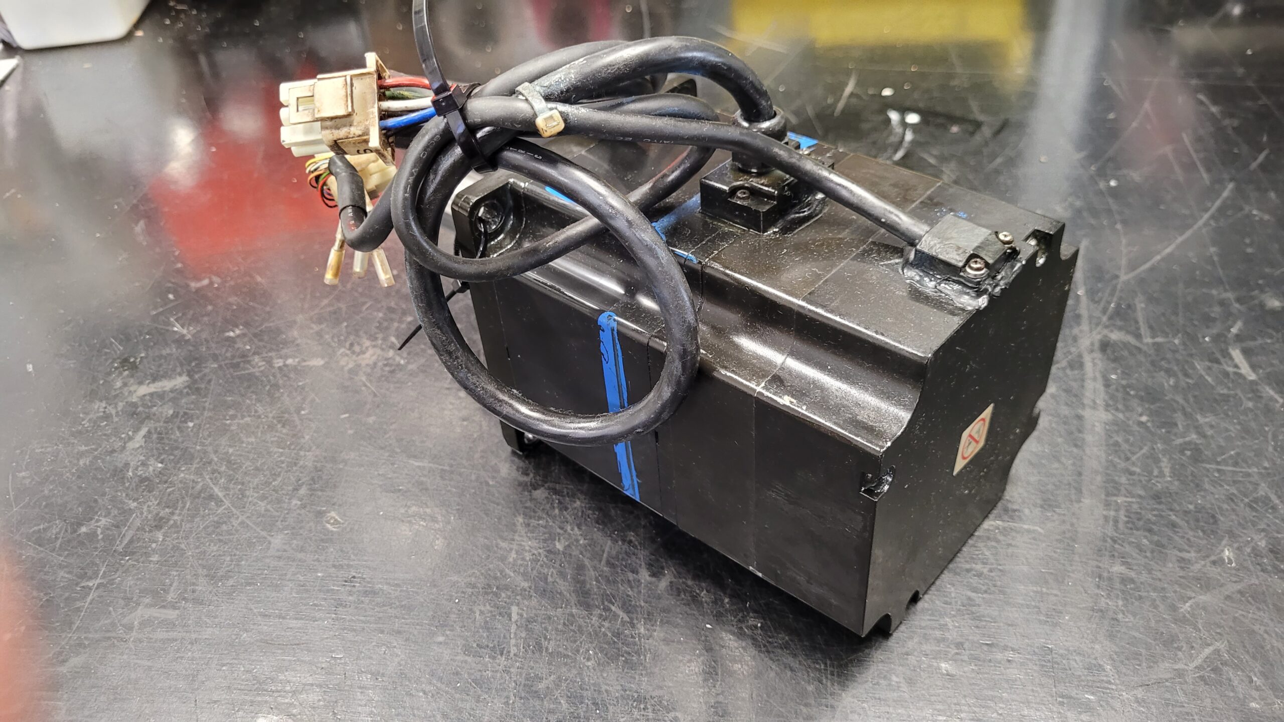 Yaskawa AC Servo Motor SGMP-15AWYR12 vor der Reparatur 1