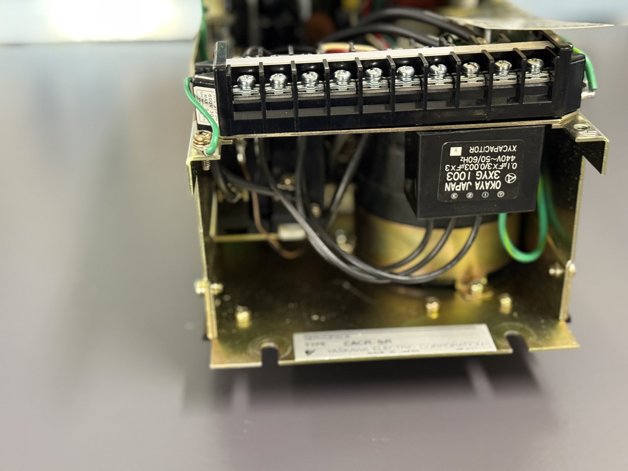 Yaskawa CACR-SR30SB1BFY100 Servopack Anschlussleiste