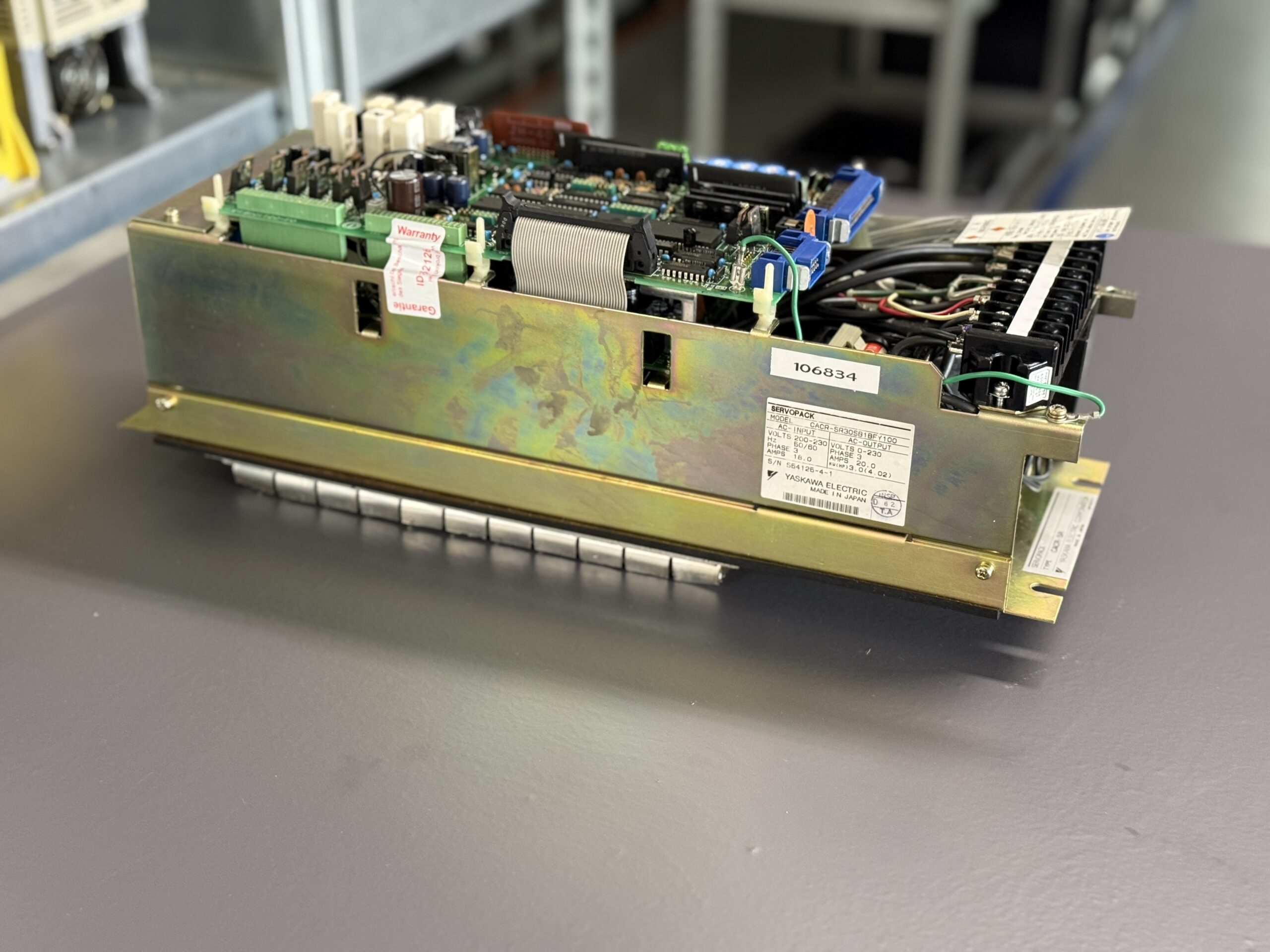 Yaskawa CACR-SR30SB1BFY100 Servopack Seite 1