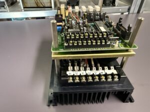 Yaskawa Juspeed-F CIMR-22AS Ansicht Anschlüsse