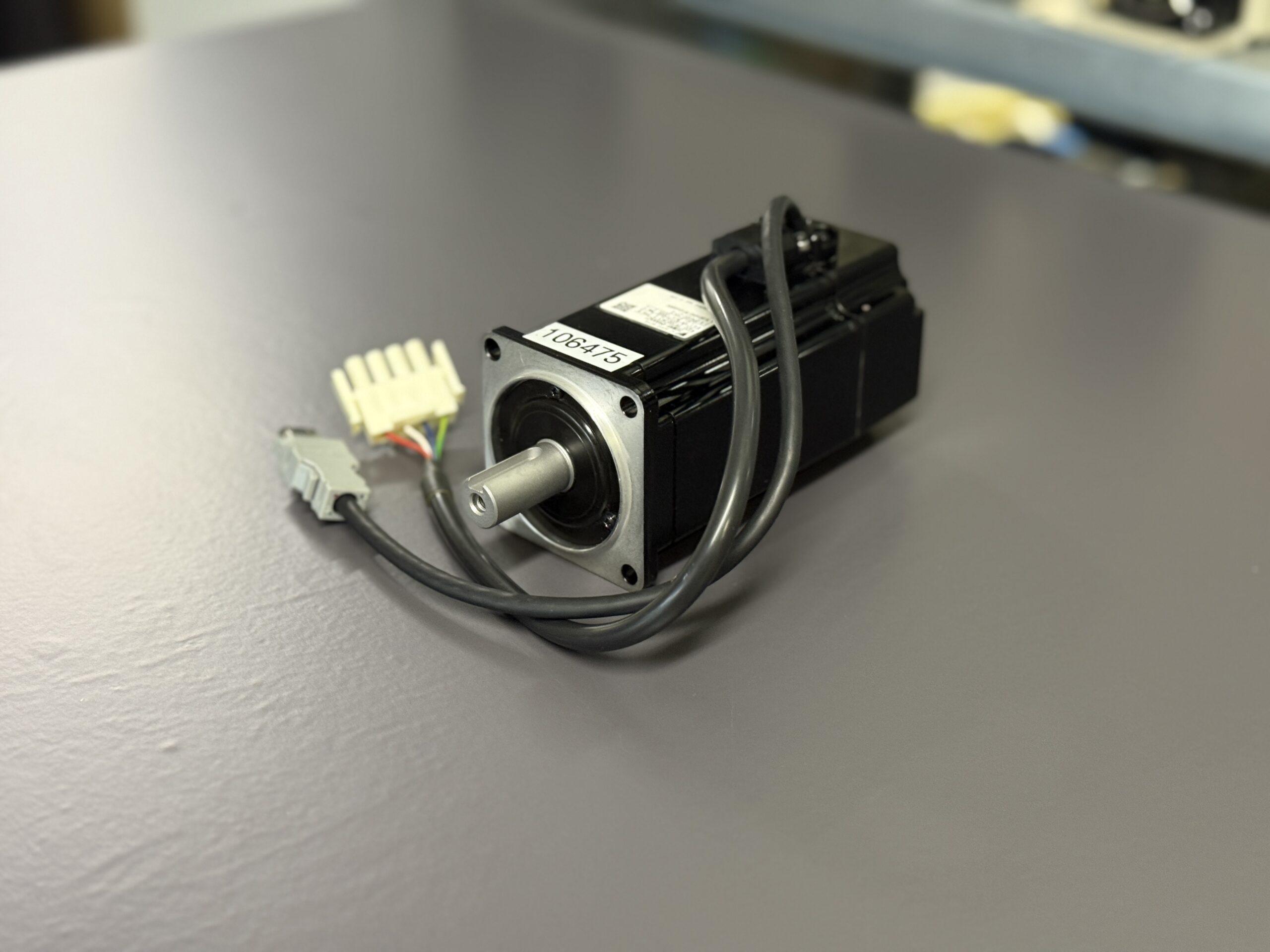 Yaskawa SGMAH-04AAA21 Servo Motor Seite 1