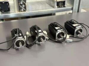 Yaskawa SGMAH-04AAA21 und SGMAH-04AAA21 Servo Motor Hauptbild