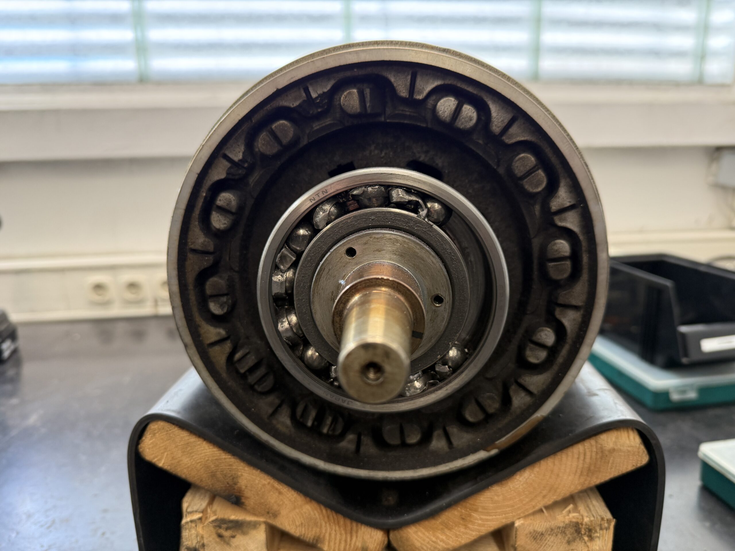 Okuma VAC-YMM45-37R-112 Spindel Motor Kugellager defekt