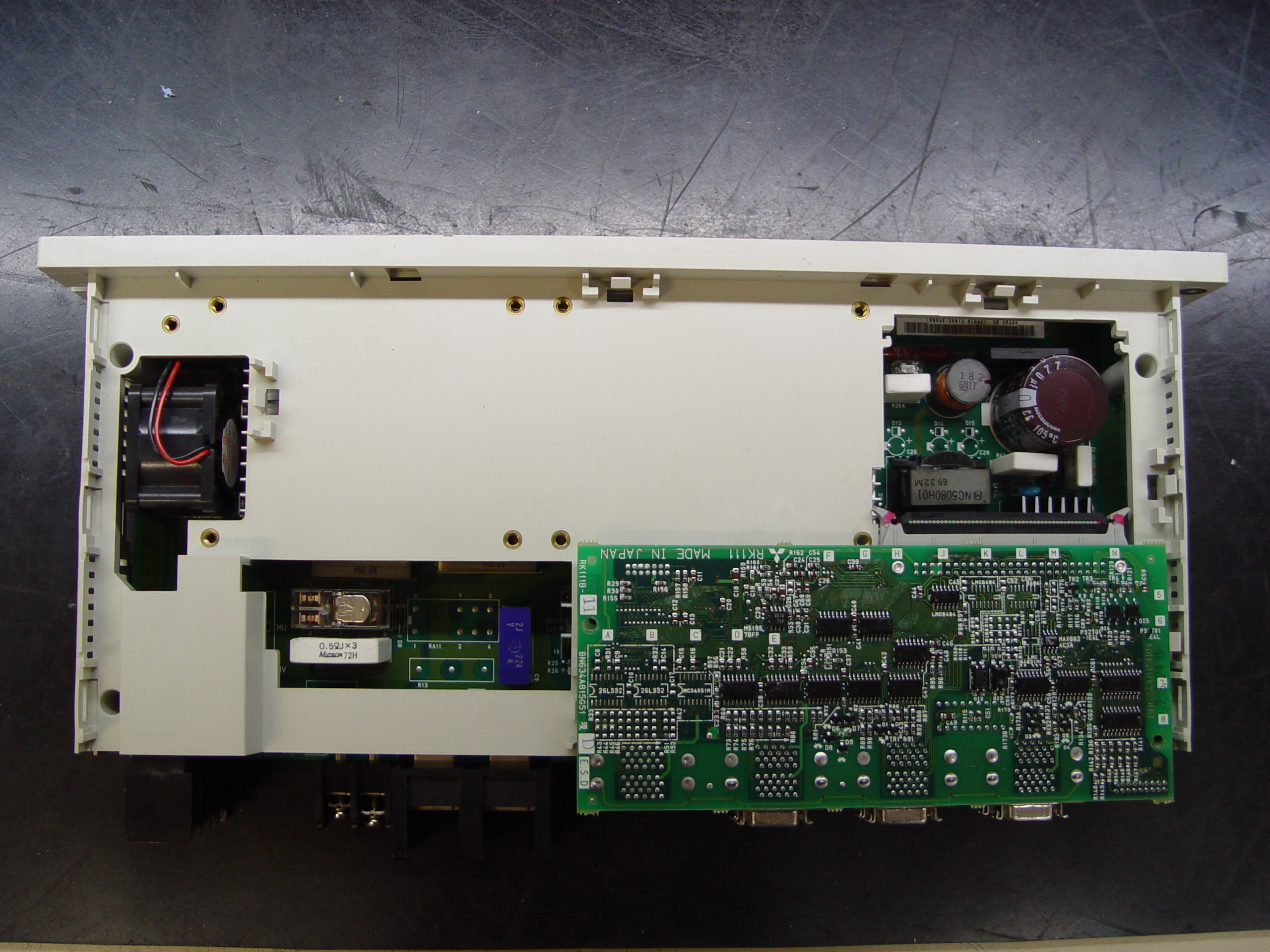 Mitsubishi Servo Drive Unit MDS-B-V1-10 offen