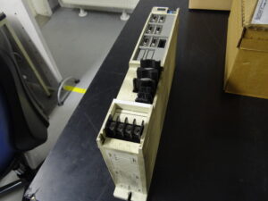 Mitsubishi Servo Drive Unit MDS-B-V1-10 vor der Reparatur 1