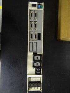 Mitsubishi Servo Drive Unit MDS-B-V1-10 vor der Reparatur 3
