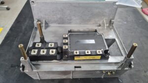 Mitsubishi Spindle Drive Unit MDS-B-SPJ2-55 Leistungsteile vor der Reparatur