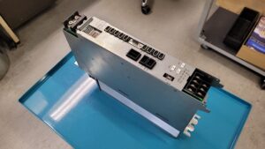 Okuma Servo Drive Unit MIV0102A-1-B5 or 1006-2325 vor der Reparatur 1