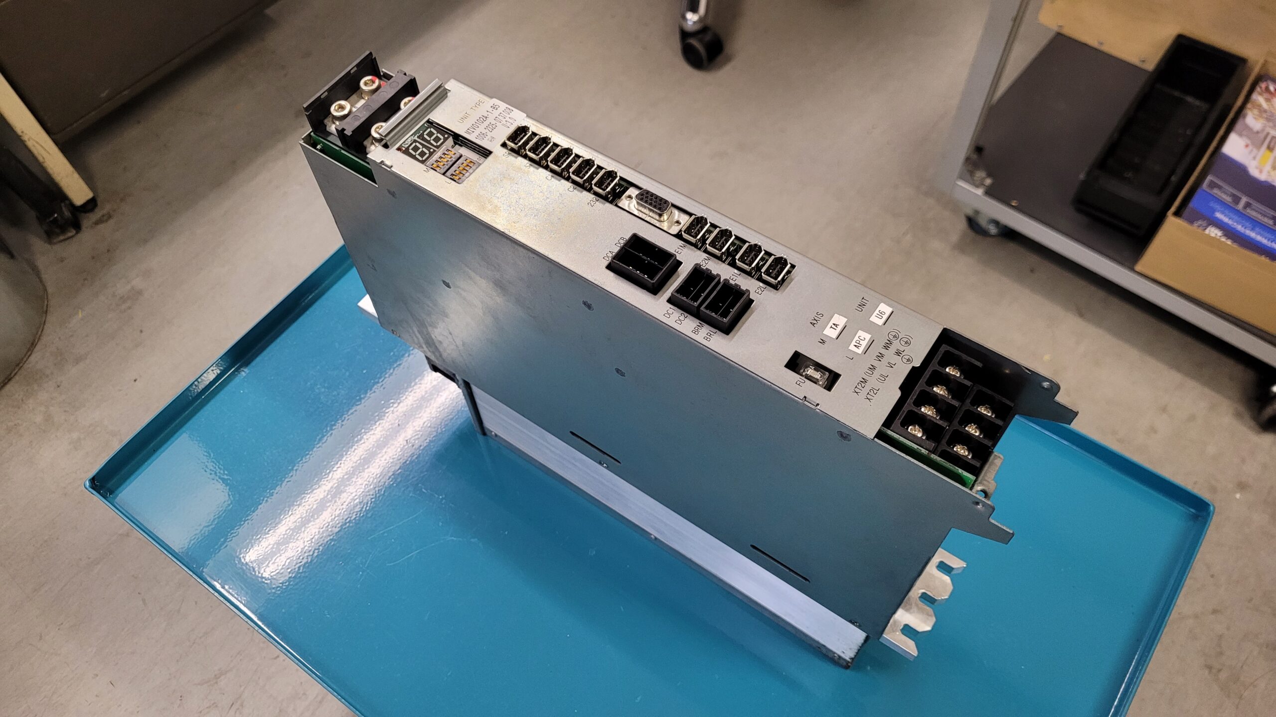 Okuma Servo Drive Unit MIV0102A-1-B5 or 1006-2325 vor der Reparatur 1