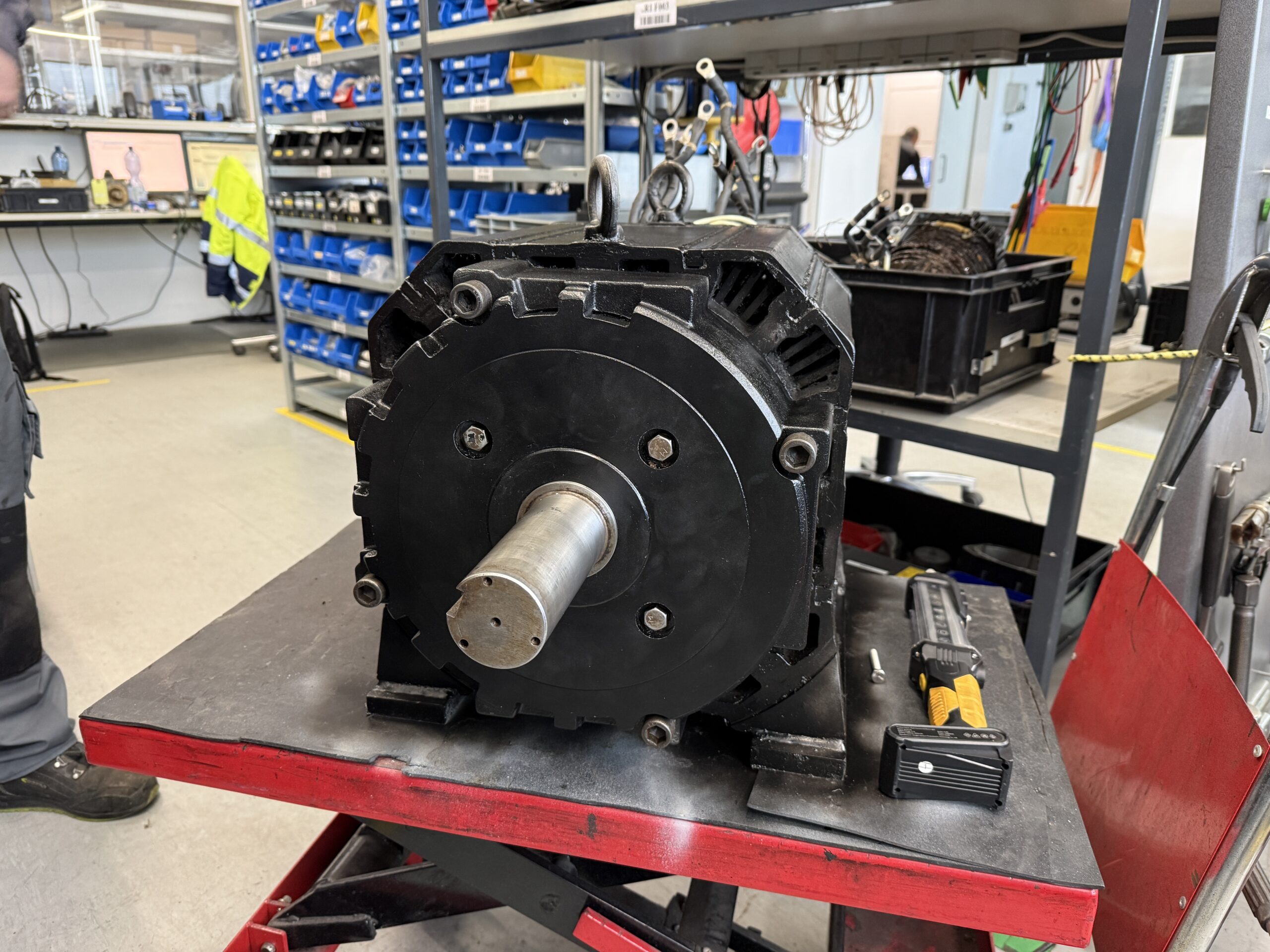 Okuma VAC-YMM45-37R-112 Spindel Motor Montieren 2