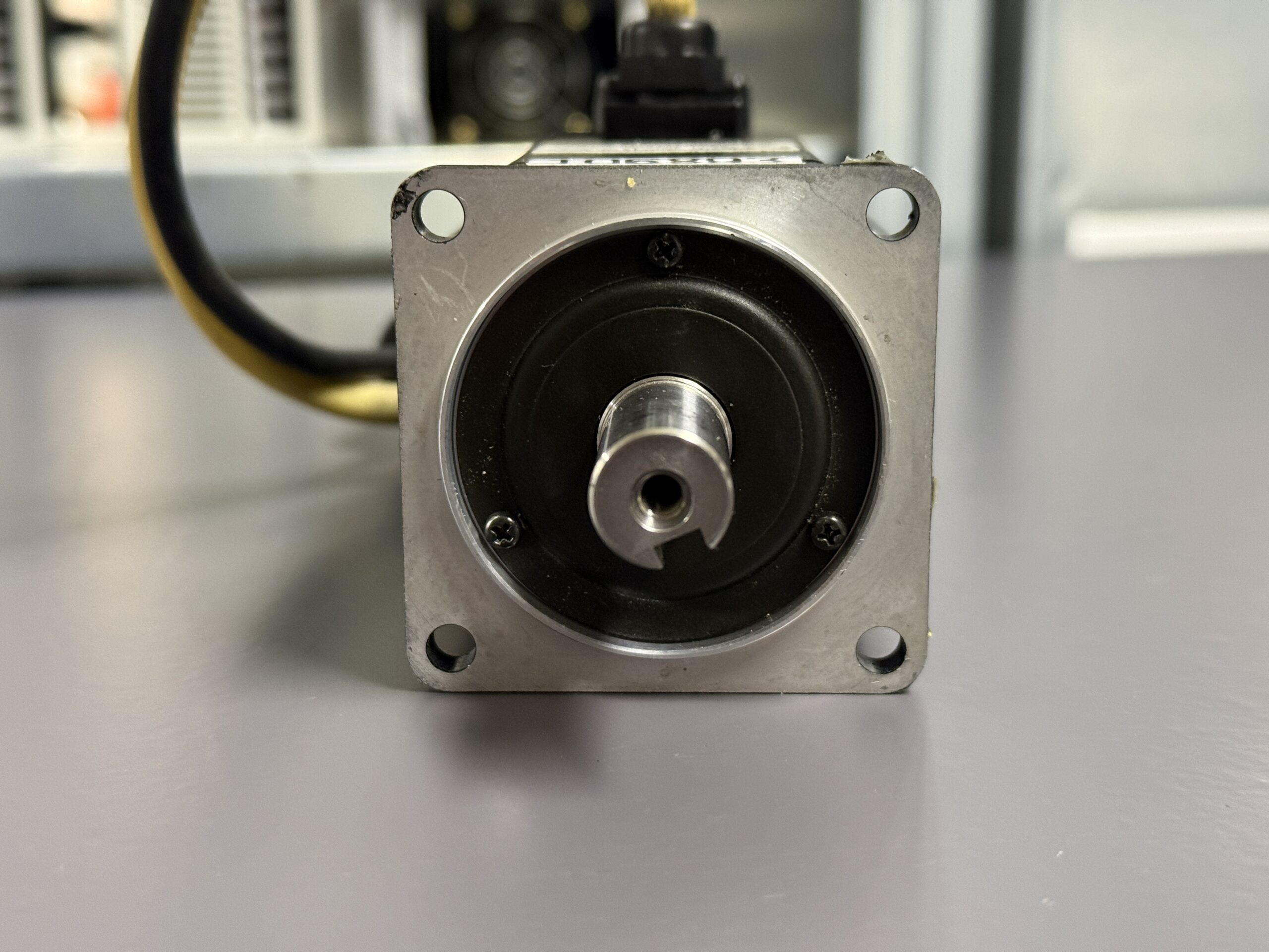 Yaskawa AC Servo Motor SGMAH-03DAA61D-OY Frontansicht