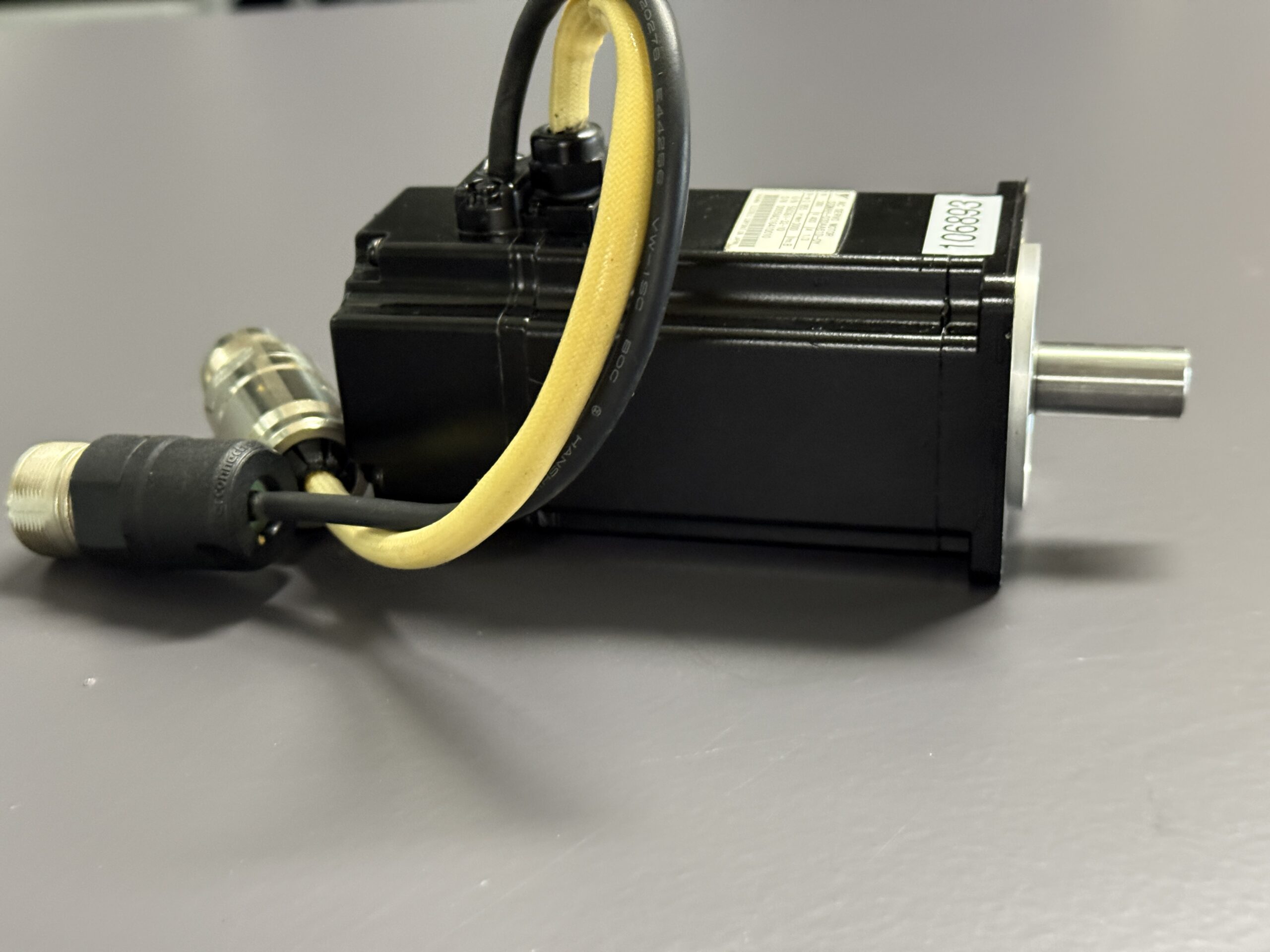 Yaskawa AC Servo Motor SGMAH-03DAA61D-OY Seite 3