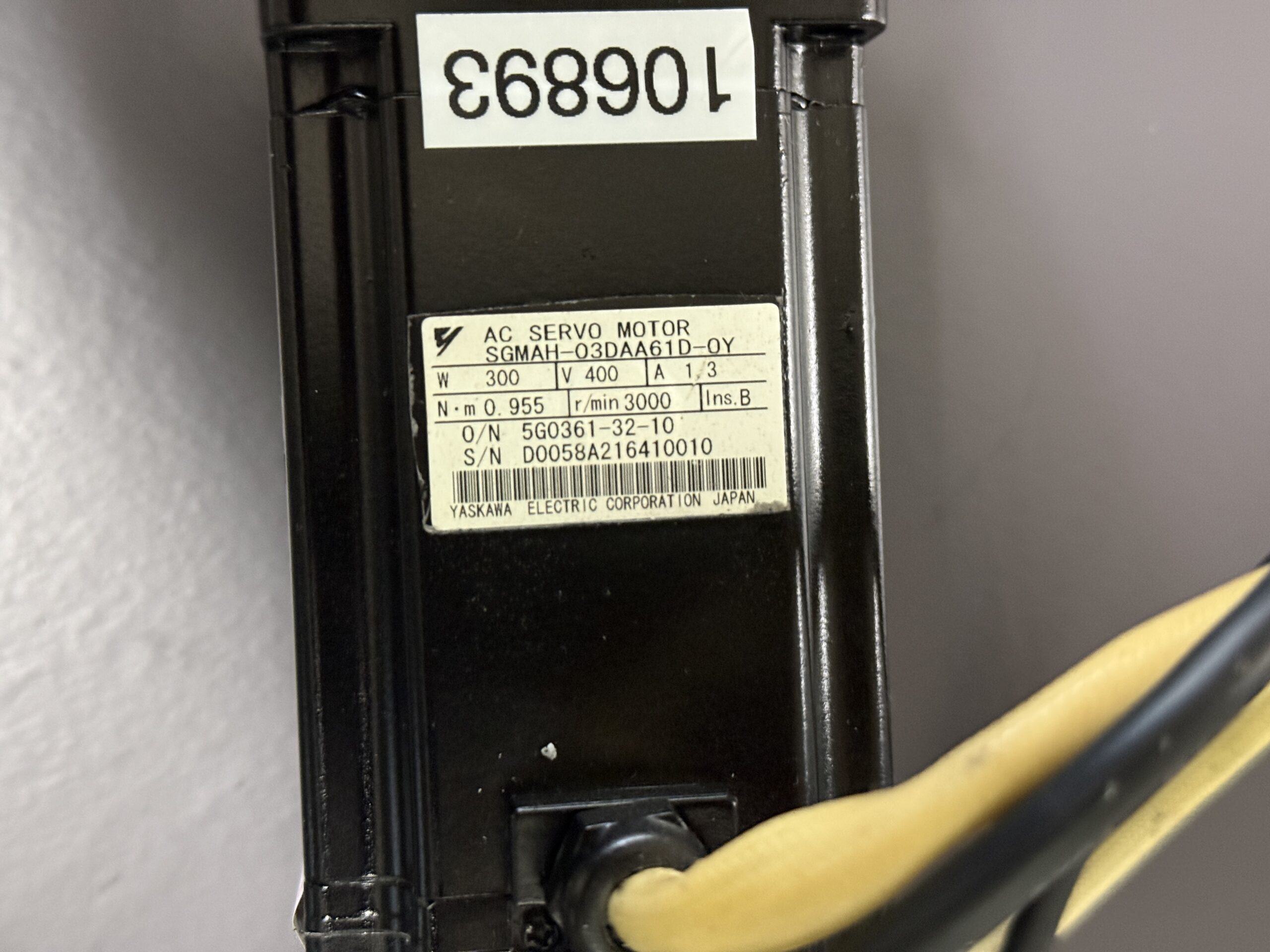 Yaskawa AC Servo Motor SGMAH-03DAA61D-OY Typenschild