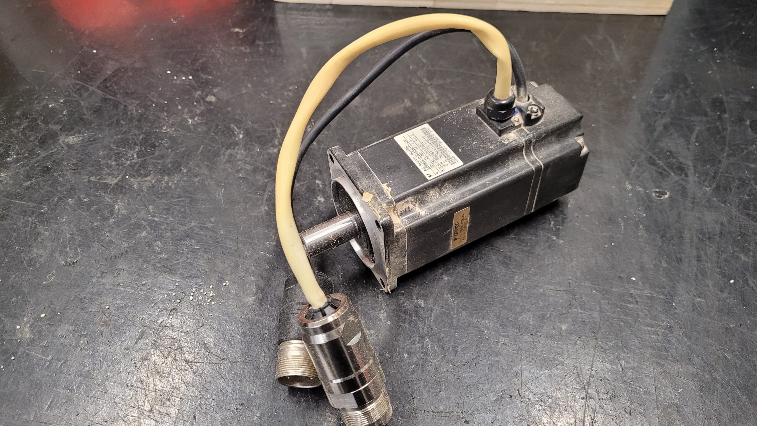 Yaskawa AC Servo Motor SGMAH-03DAA61D-OY vor der Reparatur 1
