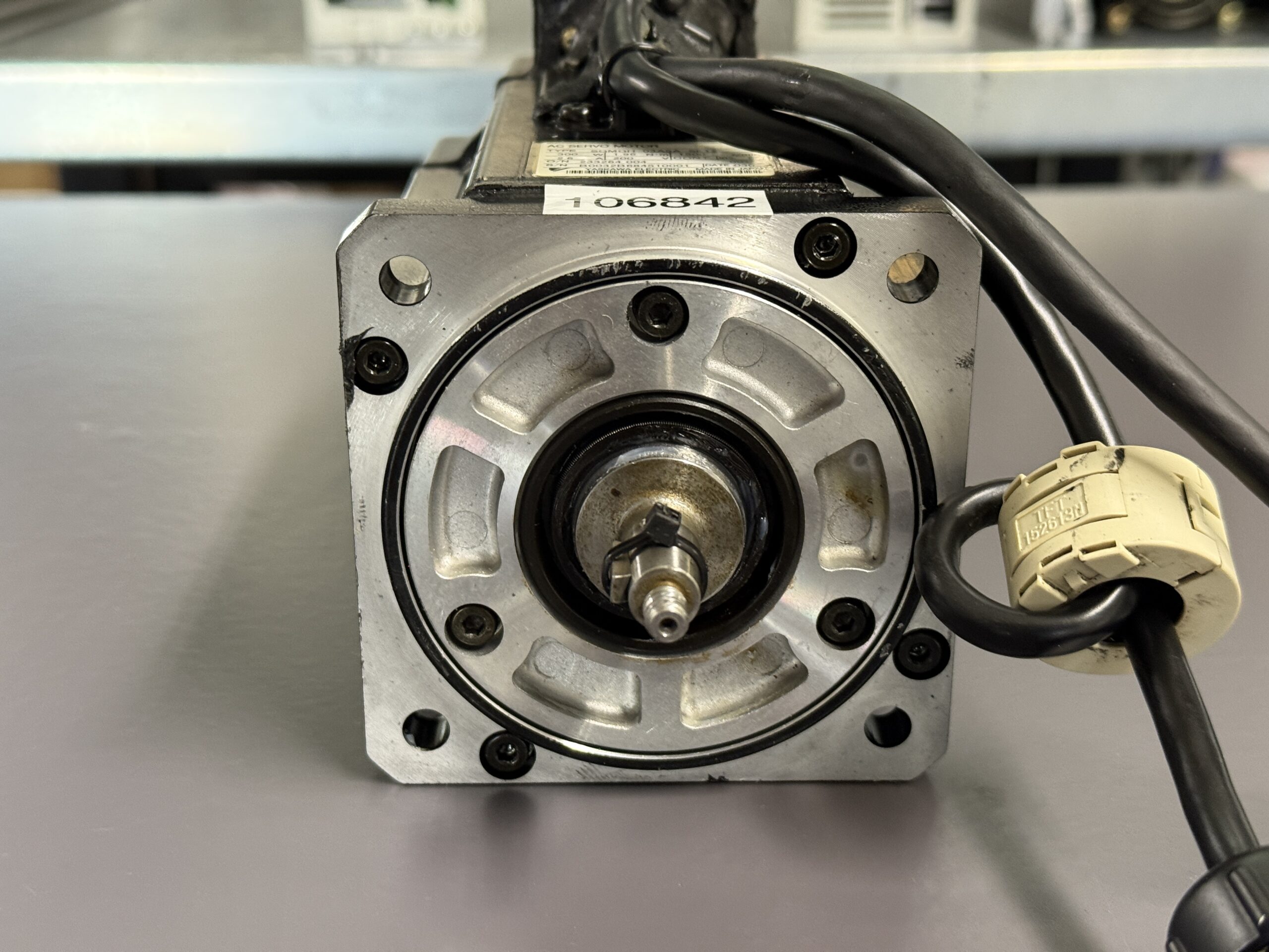 Yaskawa AC Servo Motor SGMGH-03A5A-SE16 Front ansicht