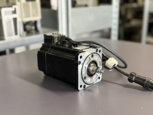 Yaskawa AC Servo Motor SGMGH-03A5A-SE16 Seite 1