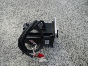 Yaskawa AC Servo Motor SGMP-02AWYR12 vor der Reparatur