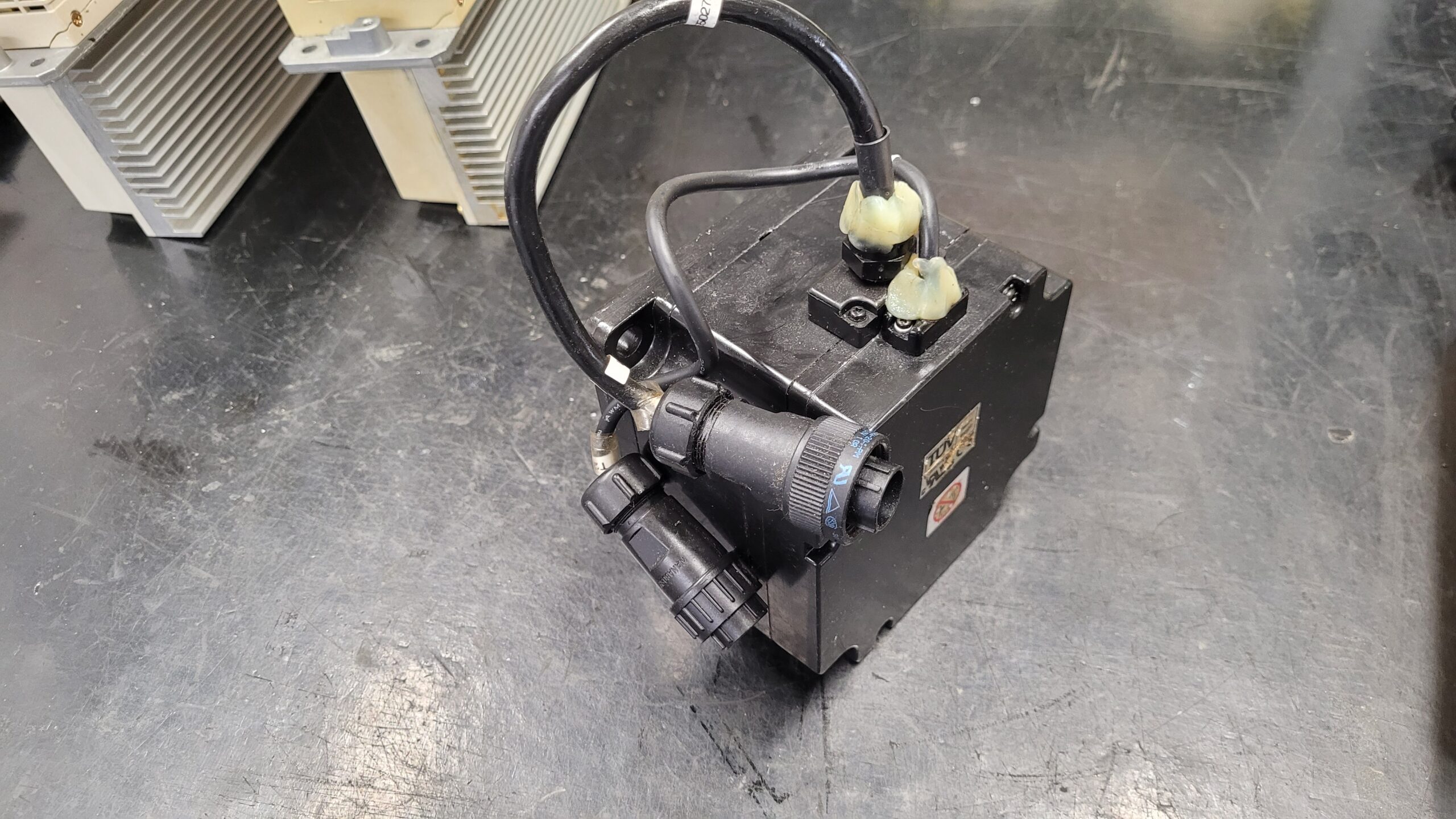 Yaskawa AC Servo Motor SGMPH-08A1A4S vor der Reparatur 1