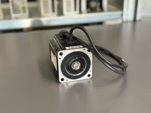 Yaskawa AC Servomotor SGMP-02AWYR12 Front