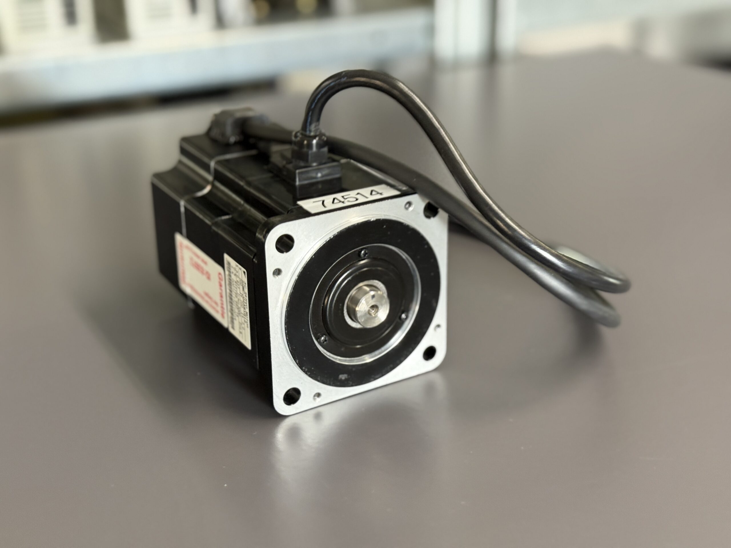 Yaskawa AC Servomotor SGMP-02AWYR12 Hauptbild
