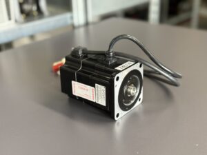 Yaskawa AC Servomotor SGMP-02AWYR12 Seite 1
