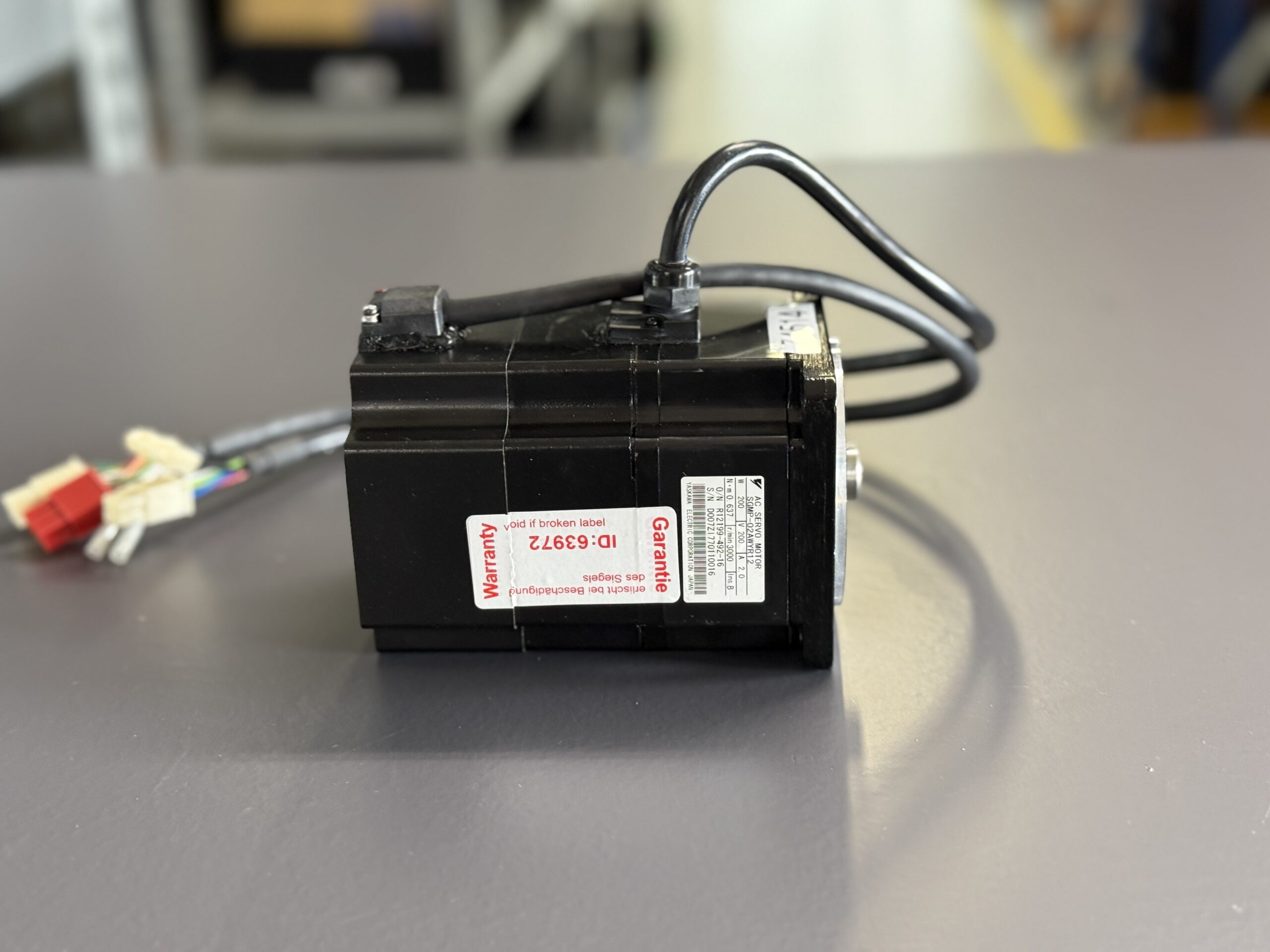 Yaskawa AC Servomotor SGMP-02AWYR12 Seite 2