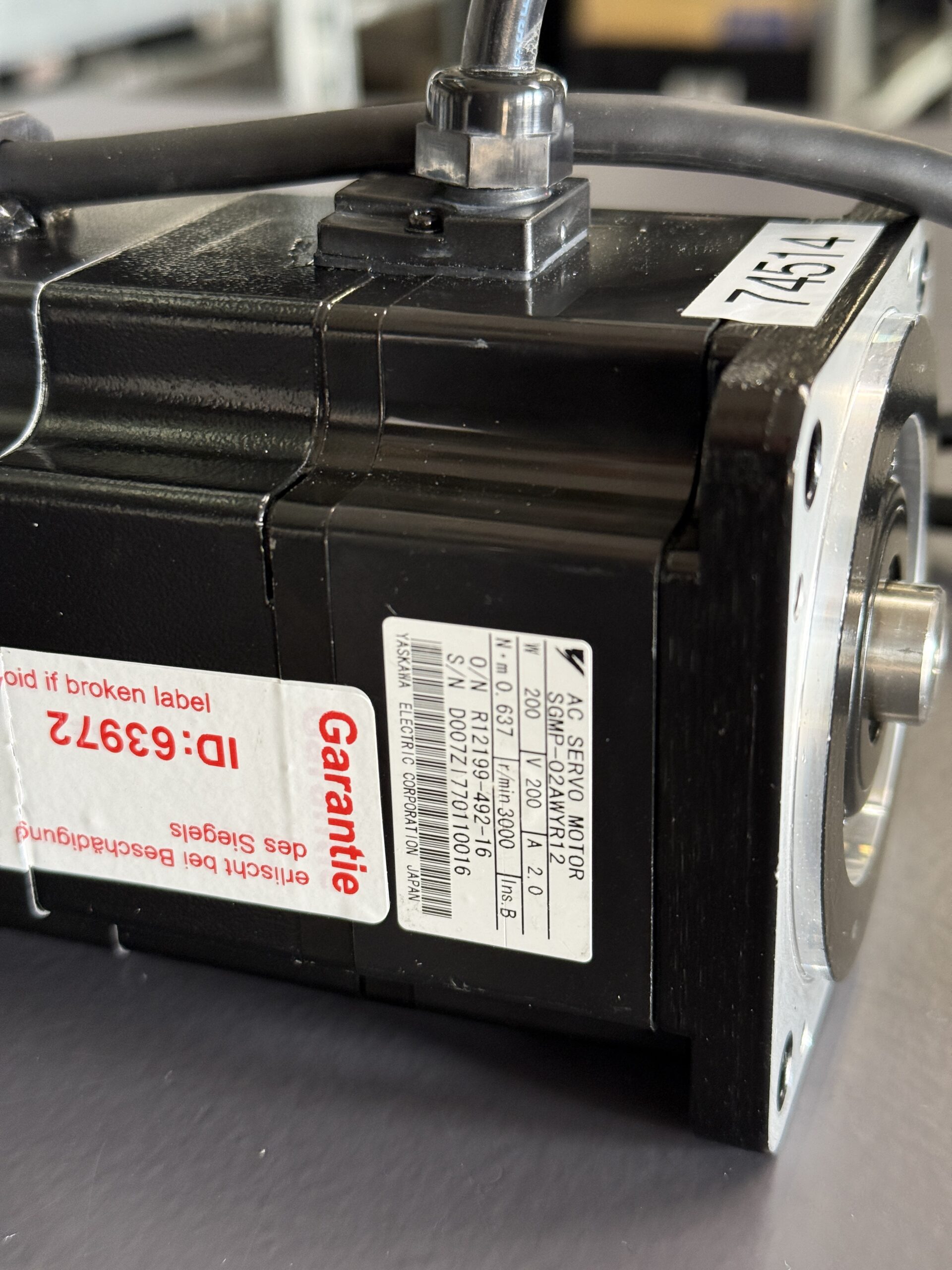 Yaskawa AC Servomotor SGMP-02AWYR12 Seite 3